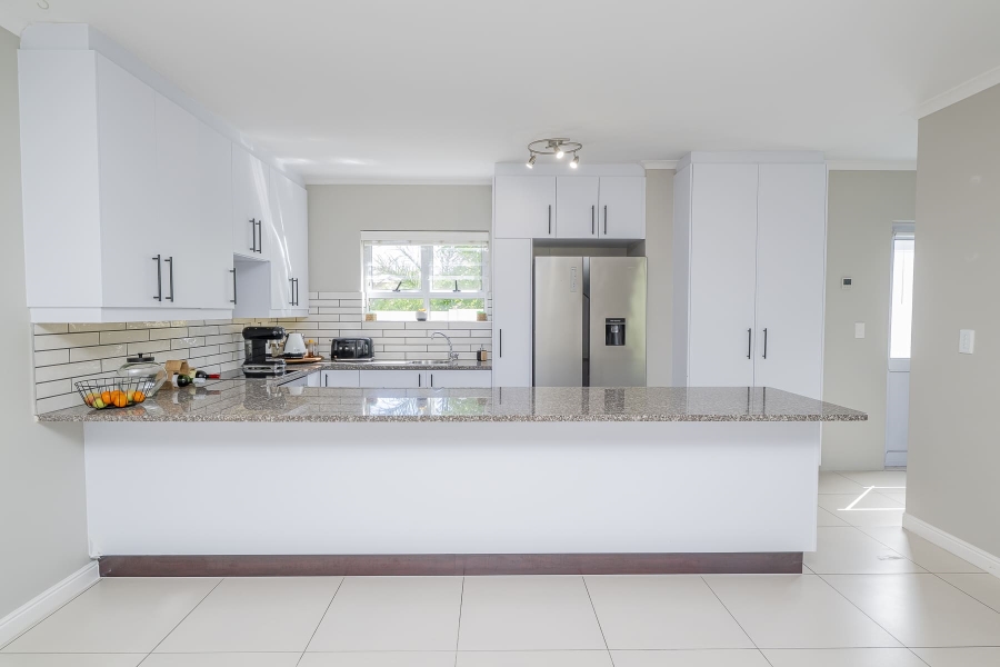 4 Bedroom Property for Sale in Pinehurst Western Cape